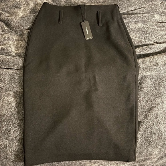 Express Classic Black Pencil Skirt with Belt - Picture 2 of 3